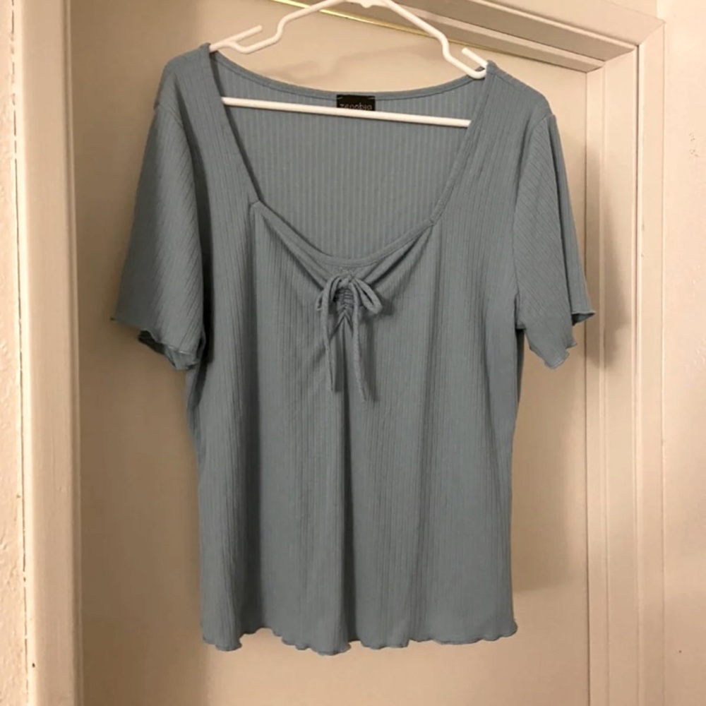 Cute Women’s Ribbed Top